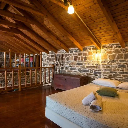 Echo Traditional House - ηχώ παραδοσιακό σπίτι Έμπωνας
