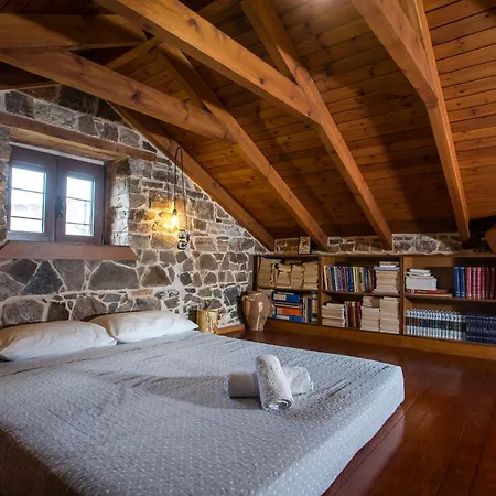 Echo Traditional House - ηχώ παραδοσιακό σπίτι Hébergement de vacances Émbonas